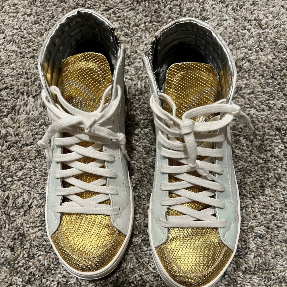 P448 Metallic Sneakers
